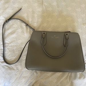 NWOT Kate Spade crossbody 3 compartments pebbled leather removable strap gray